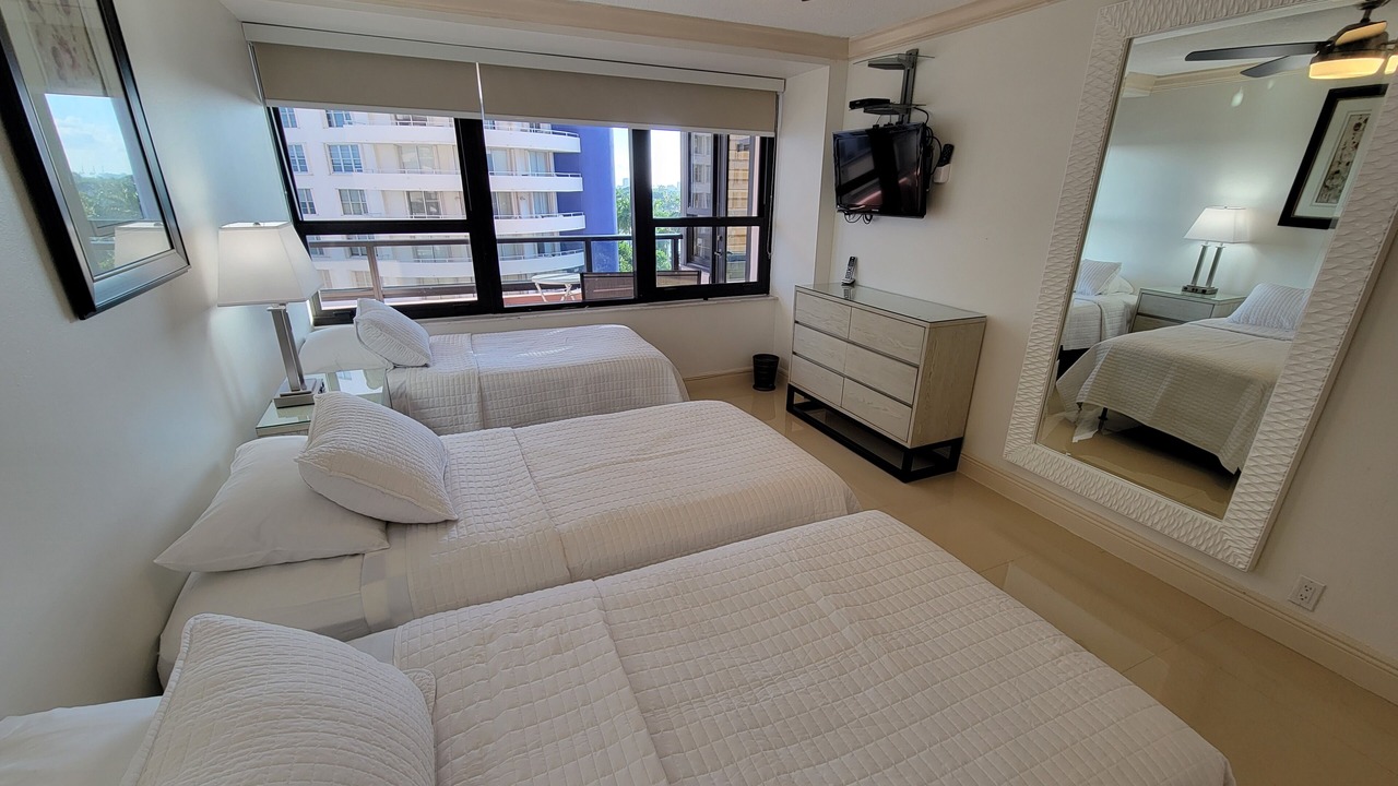 Photo of Bedroom in Mid Beach