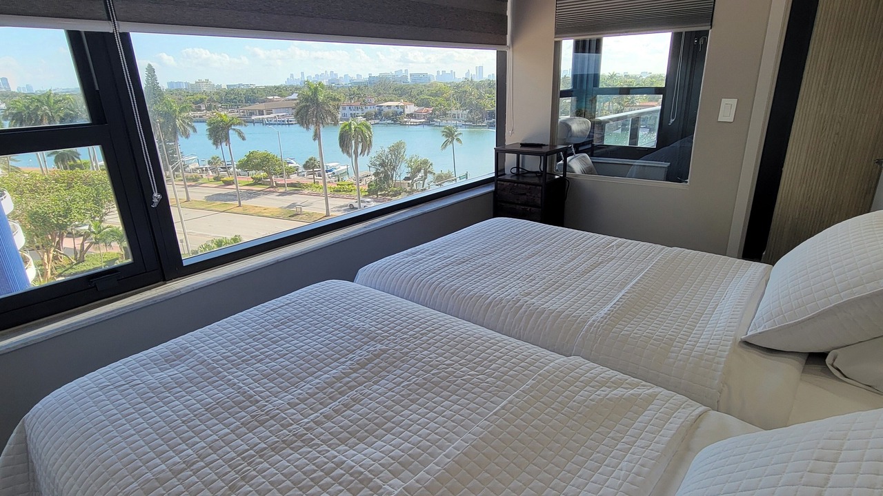 Photo of Bedroom in Mid Beach