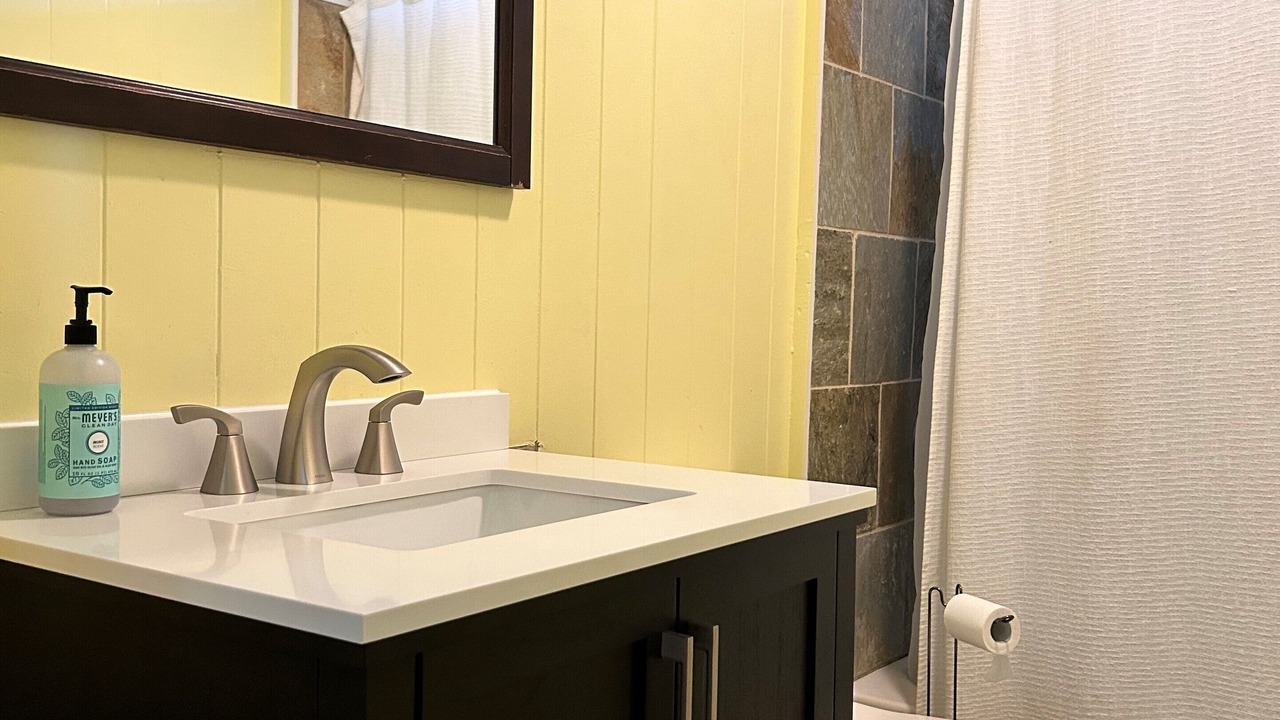 Photo of Bathroom in Mokuleia