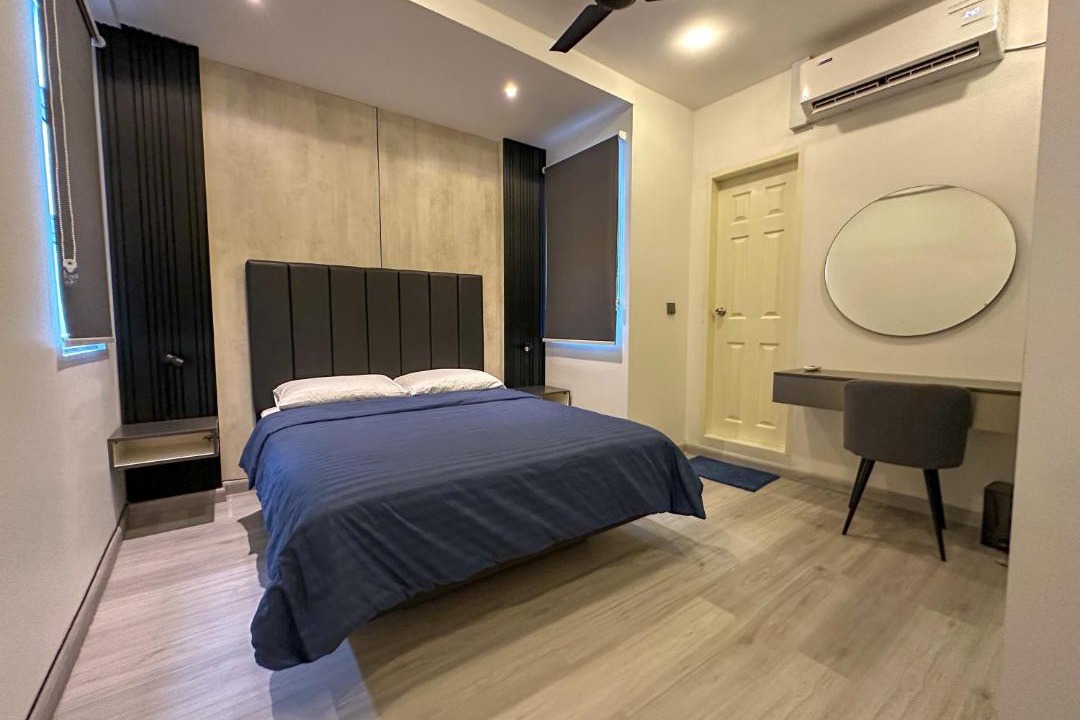 Photo of Bedroom in Male