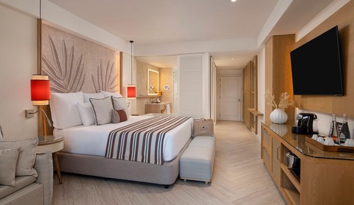 Preferred Club Junior Suite Swimout - King
