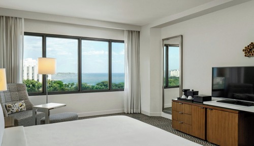 Room, 1 King Bed, Partial Ocean View (Tower)