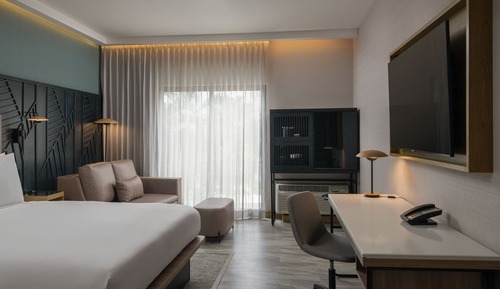 Standard Room, 1 King Bed, Garden View