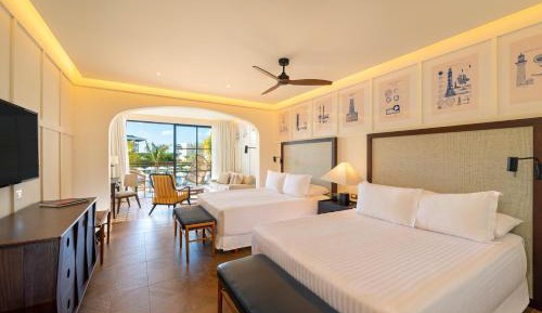 Junior Suite Corner Waterpark Side