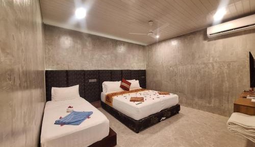 Deluxe Family Room