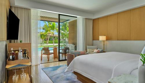 King Room with Pool Access