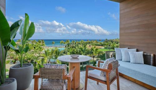 Grand Luxe King Room with Balcony and Ocean View