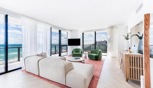 Luxury Oceanfront 2.5 Bdr, Suite, Bedroom 1: 1 King, Bedroom 2: 1 Queen, Balcony