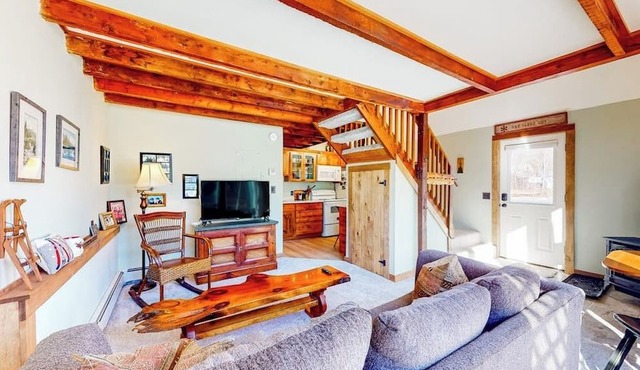 Cozy condo near skiing with fireplace & deck